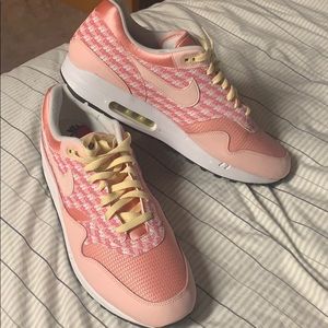 Air Max 1 “strawberry lemonade”